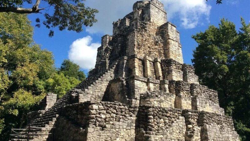 Maya-Pyramide El Castillo in Muyil am Rand von Sian Ka'an
